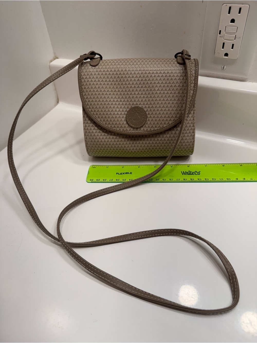 VTG retro nostalgia! Liz Claiborne Taupe Crossbody Bag